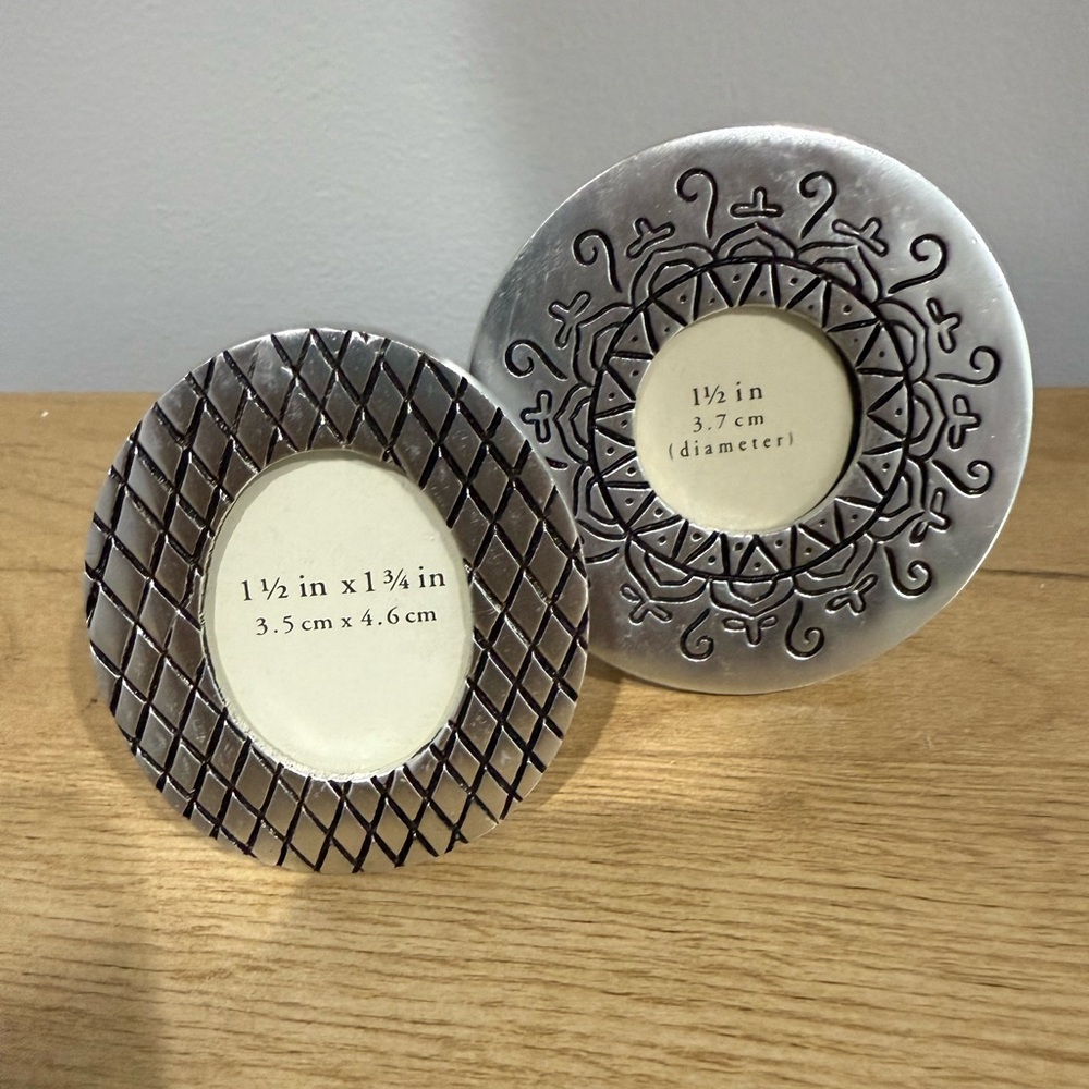 Pier 1 Imports Small Desktop Frames Silver Etched Design with Box Set of 2‎